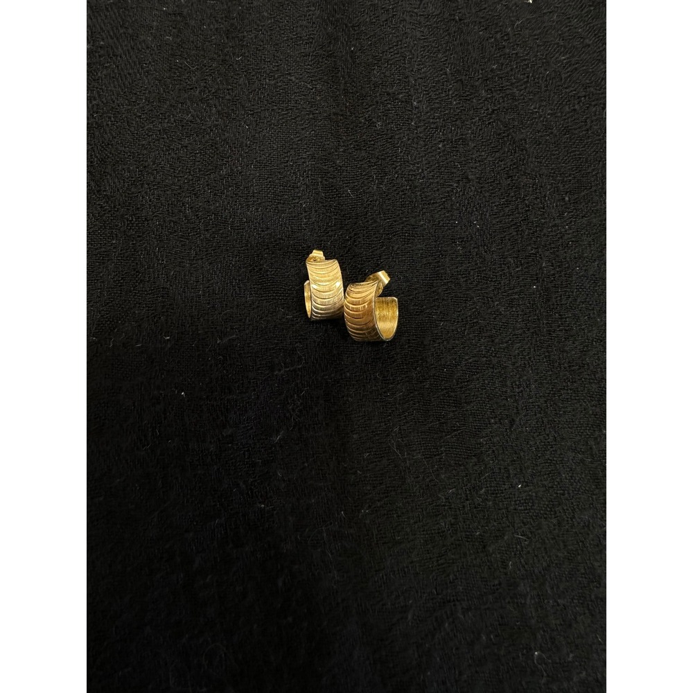 Textured Hoop Earrings Gold Tone Ribbed C-Hoop Post Back - Picture 5 of 8